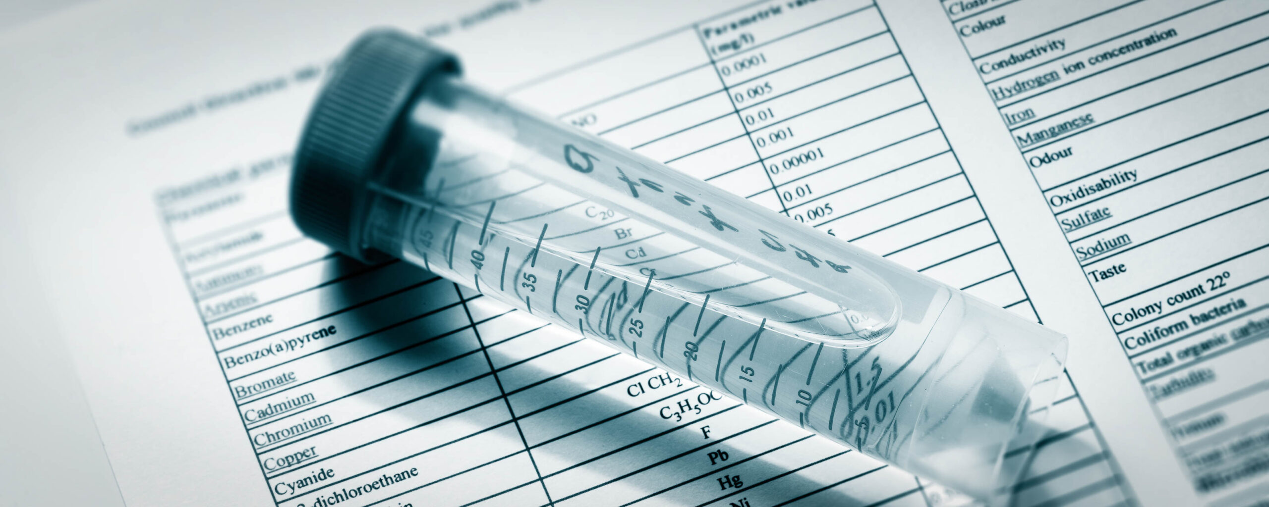 uk electrical cable plug and light